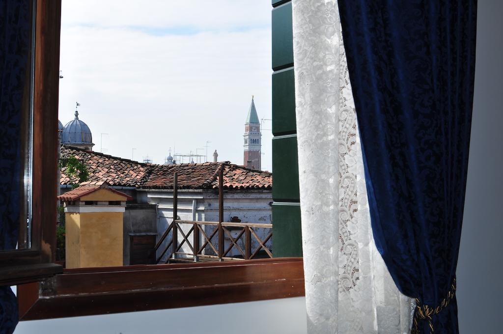 B&B La Terrazza Dei Miracoli Venedig Værelse billede